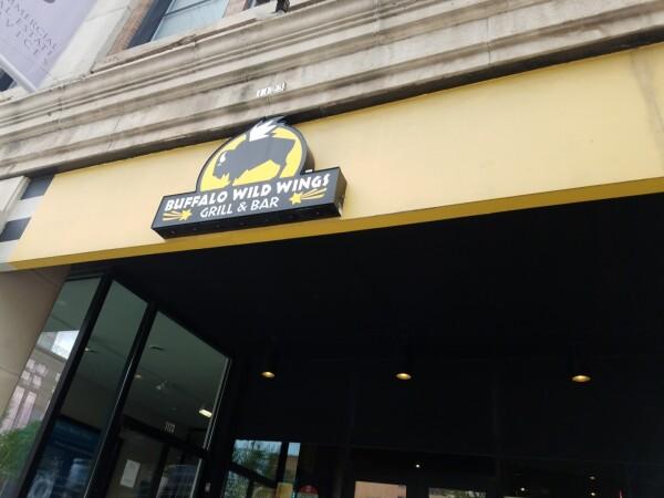Best Sports Bars in Milwaukee - Buffalo Wild Wings @ Milwaukee, Wi - Downtown
