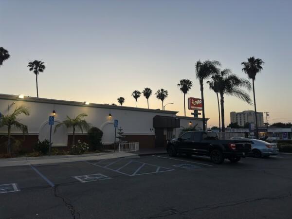 Best Sports Bars in Anaheim - Avenue Restaurant & Music Lounge