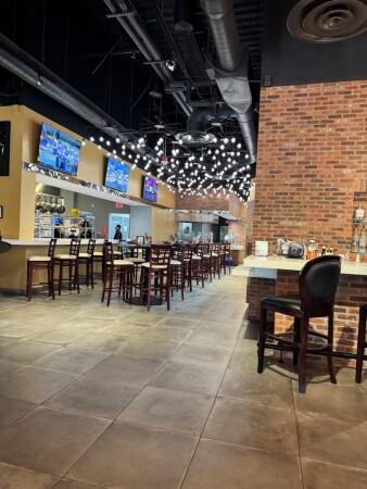 Best Sports Bars in Las Vegas - Pt's Wings And Sports @ Stratosphere Casino