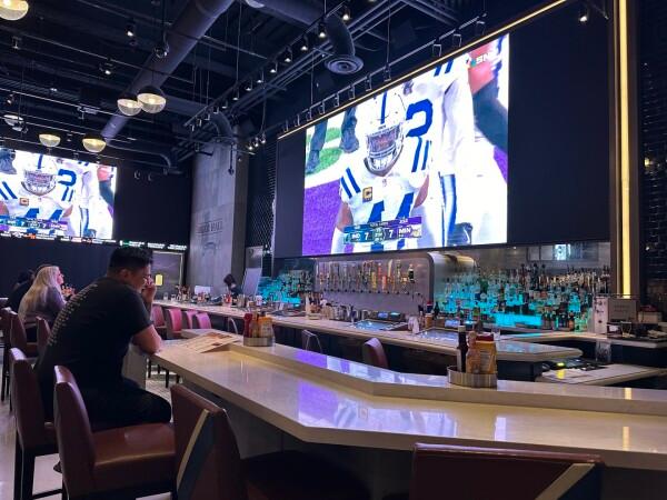 Best Sports Bars in Las Vegas - Pt's Wings And Sports @ Stratosphere Casino
