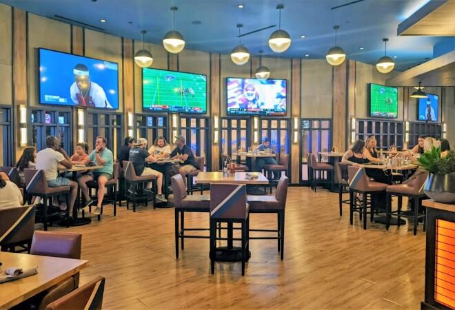 Best Sports Bars in Las Vegas - Pt's Wings And Sports @ Stratosphere Casino