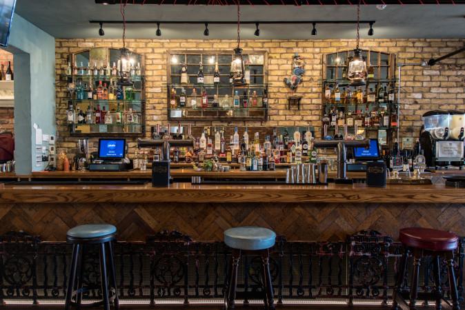 Best Sports Bars in London - The Faber Fox