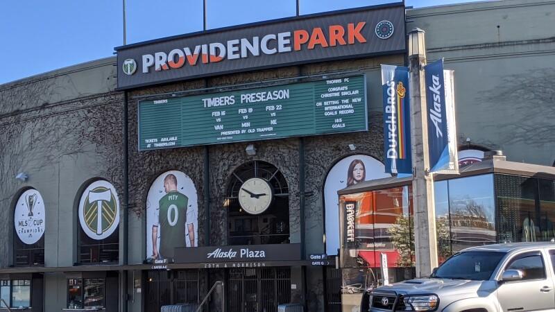 Best Sports Bars in Portland - The Kingston Sports Bar & Grill