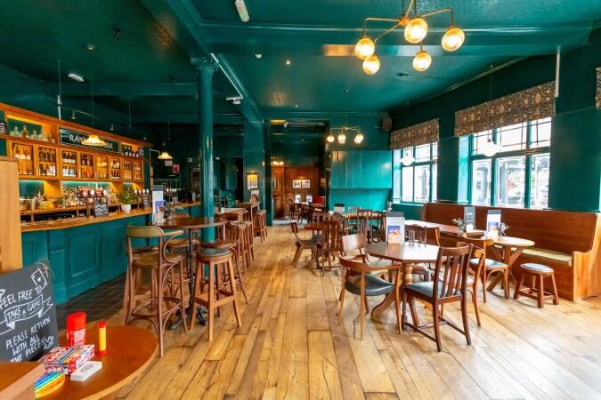 Best Sports Bars in London - The Raynes Park Tavern