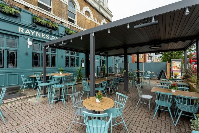 Best Sports Bars in London - The Raynes Park Tavern
