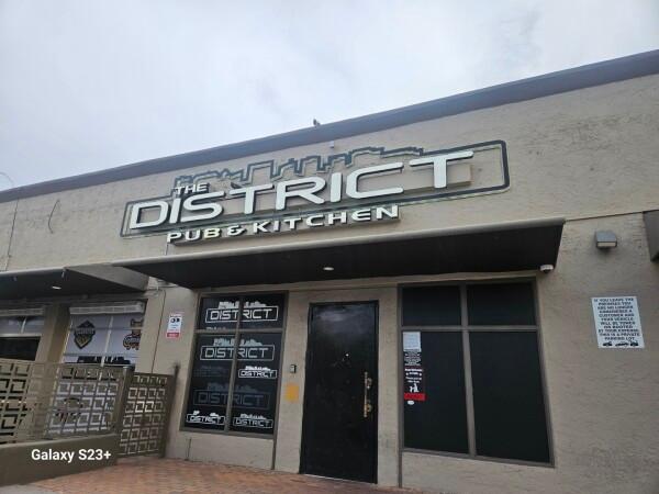 Best Sports Bars in El Paso - District Pub & Kitchen @ 3233 N Mesa