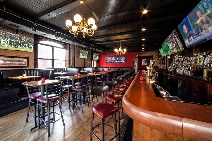 Best Sports Bars in Chicago - Macs Wood Grilled