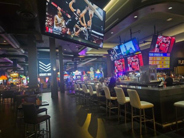 Best Sports Bars in Tempe - Dave & Busters @ Tempe