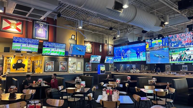 Best Sports Bars in Wellington - Buffalo Wild Wings @ Wellington, Fl