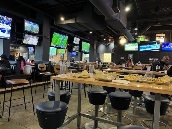 Best Sports Bars in Daly City - Buffalo Wild Wings @ Daly City, Ca