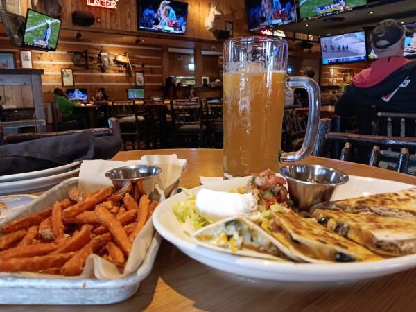 Best Sports Bars in Little Rock - Twin Peaks Restaurant @ West Little Rock