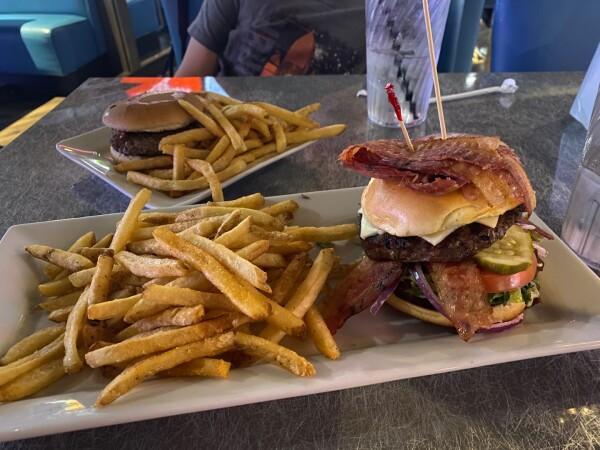 Best Sports Bars in Indianapolis - Dave & Busters @ Indianapolis