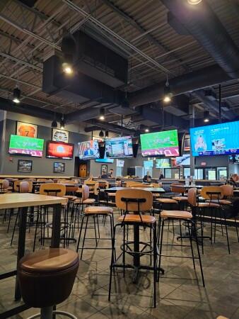 Best Sports Bars in Bangor - Buffalo Wild Wings @ Bangor, Me