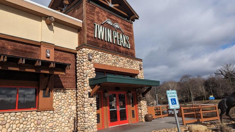 Best Sports Bars in Knoxville - Twin Peaks Restaurant @ Knoxville