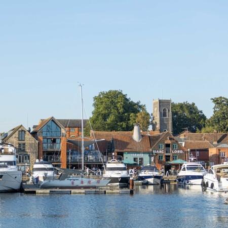 Best Sports Bars in Ipswich - Isaacs on the Quay