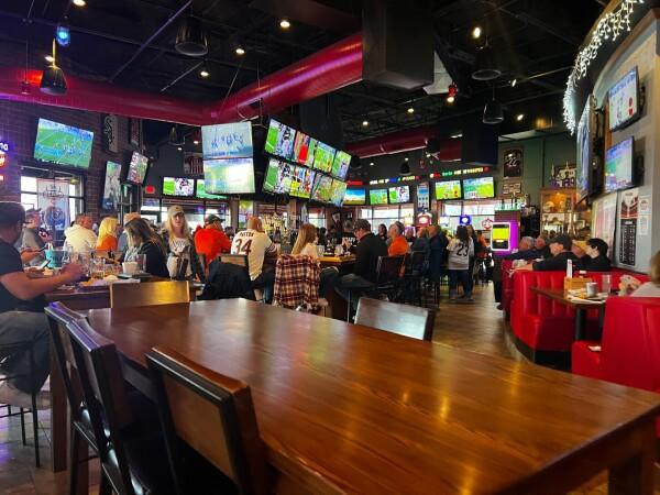 Best Sports Bars in Elgin - Rookies 2