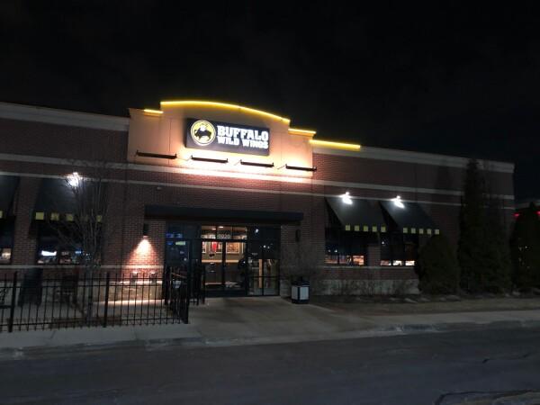 Best Sports Bars in Chicago - Buffalo Wild Wings @ Chicago, Il - N Clybourn