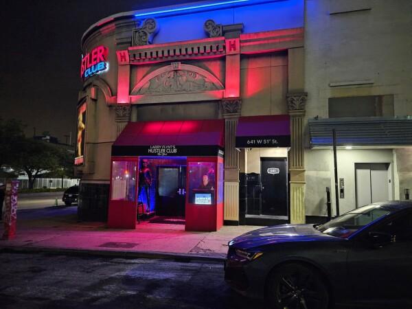 Best Sports Bars in New York - Larry Flynts Hustler Club