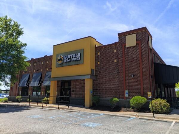 Best Sports Bars in Chesapeake - Buffalo Wild Wings @ Chesapeake, Va - Greenbrier Pkwy.