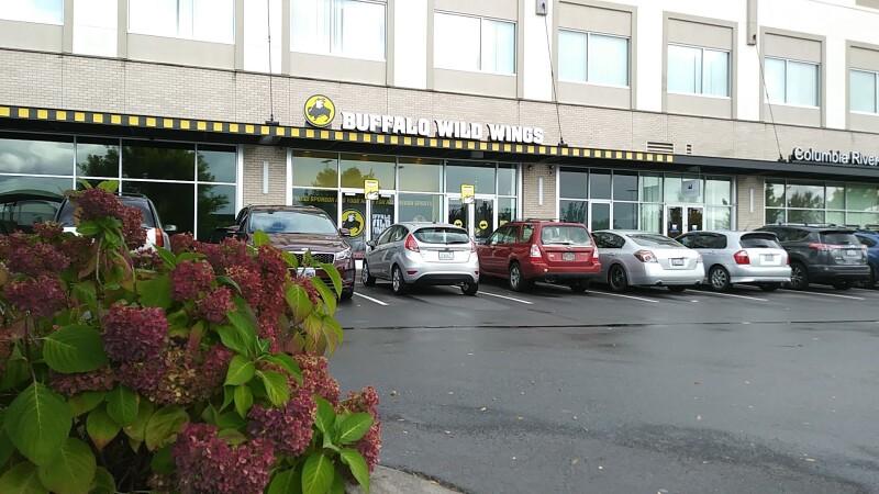 Best Sports Bars in Portland - Buffalo Wild Wings @ Portland, Or - Cascade Station