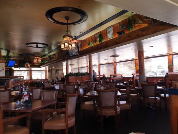 Best Sports Bars in Fresno - Yosemite Falls Cafe @ Fresno