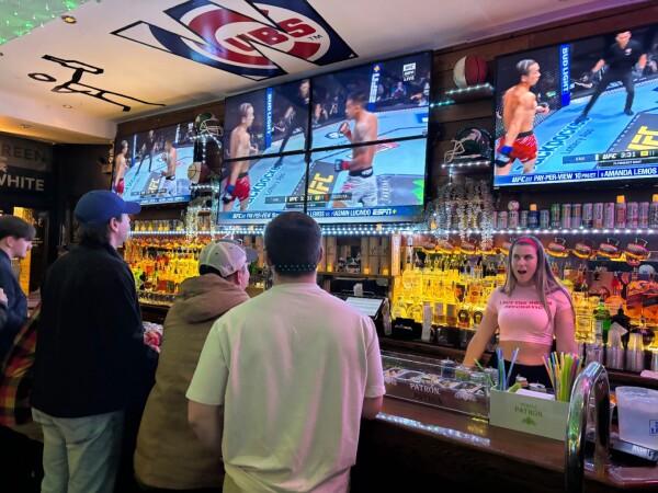 Best Sports Bars in Chicago - Stretch Bar & Grill