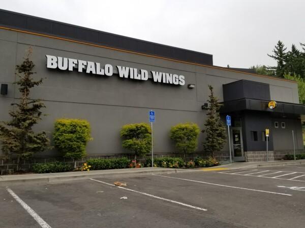 Best Sports Bars in Wood Village - Buffalo Wild Wings @ Wood Village, Or