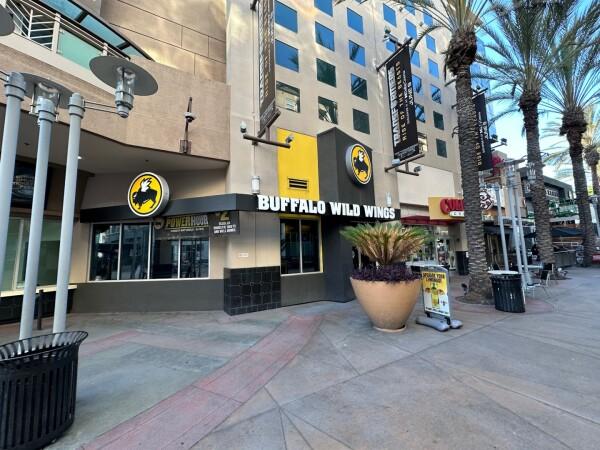 Best Sports Bars in Burbank - Buffalo Wild Wings @ Burbank, Ca