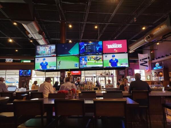 Best Sports Bars in Hoffman Estates - Rookies @ Hoffman Estates