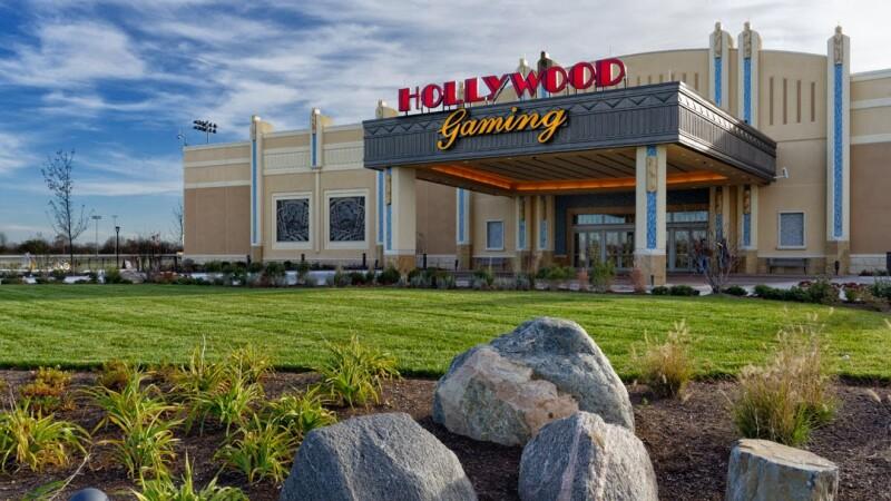 Best Sports Bars in Dayton - Hollywood Gaming @ Dayton Raceway