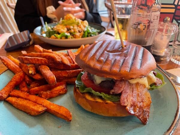 Best Sports Bars in London - Leadbelly's Bar & Kitchen