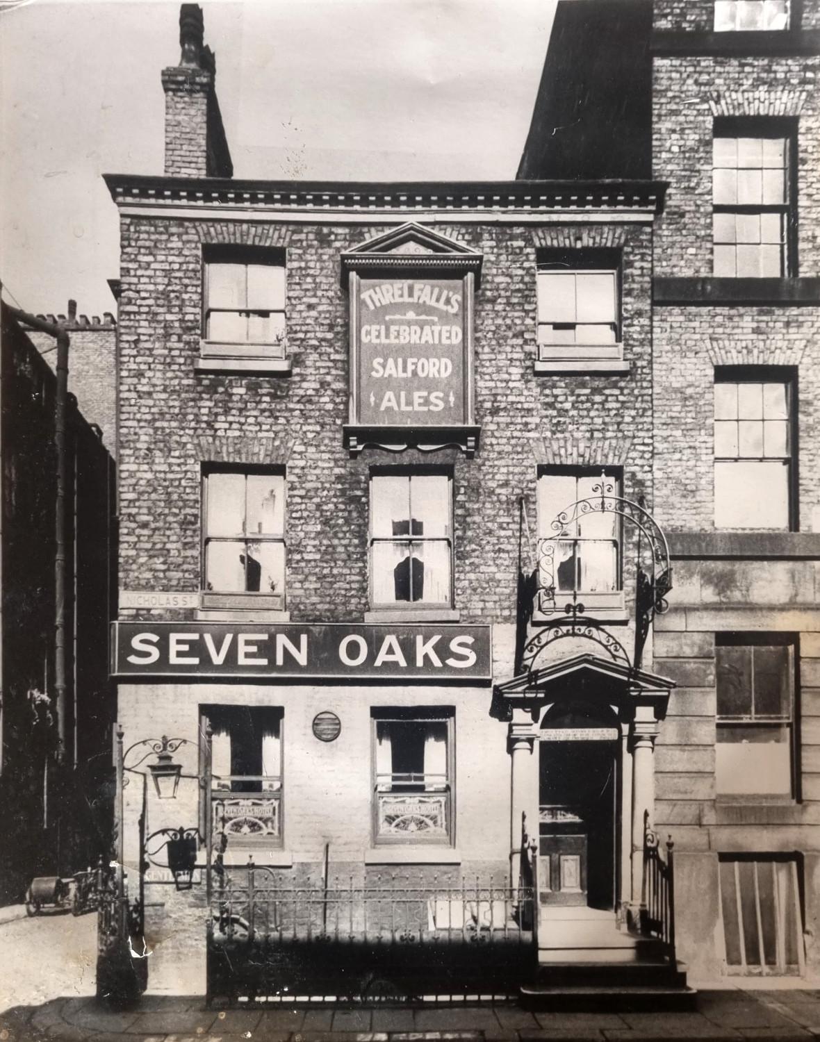 Best Sports Bars in Manchester - Seven Oaks