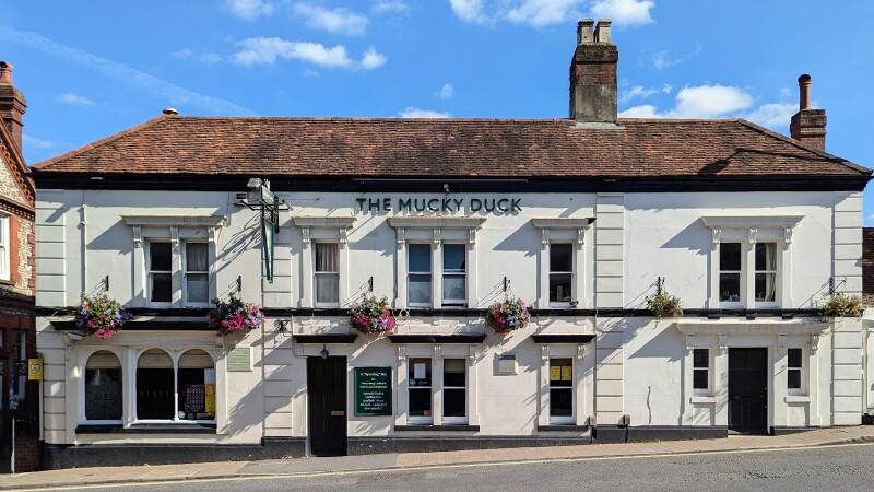 Best Sports Bars in Winchester - The Mucky Duck