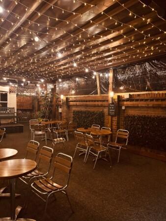 Best Sports Bars in Winchester - The Mucky Duck