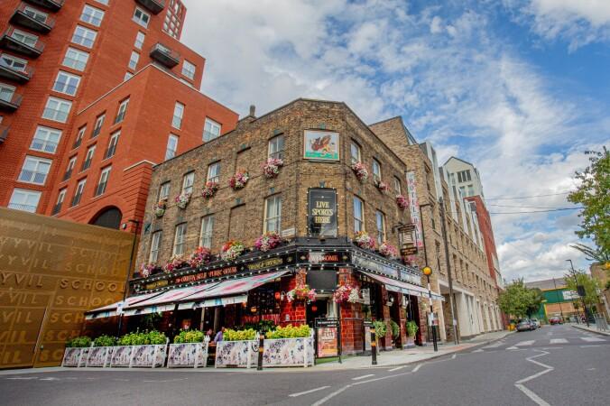 Best Sports Bars in London - Griffin Belle