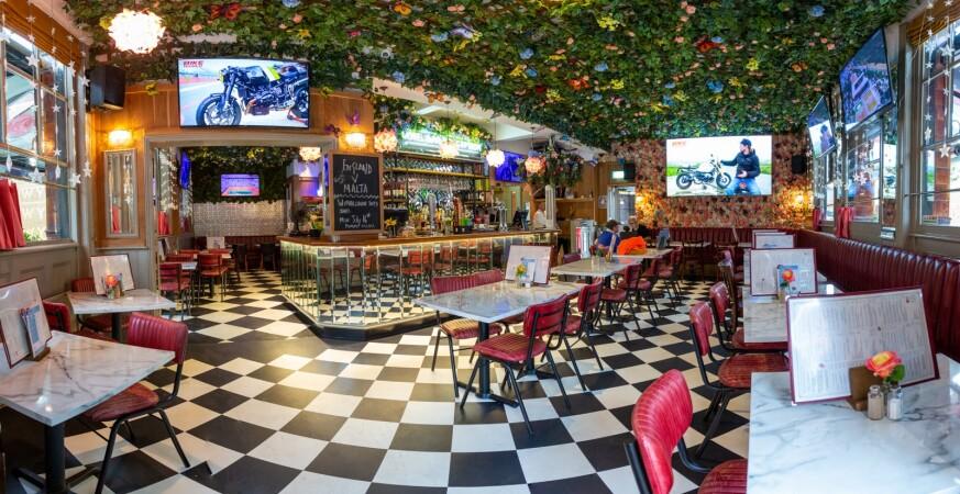 Best Sports Bars in London - Griffin Belle