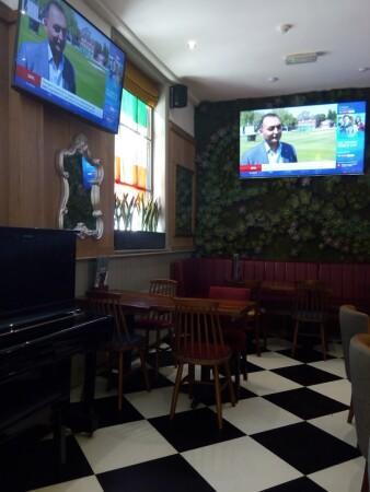 Best Sports Bars in London - Griffin Belle
