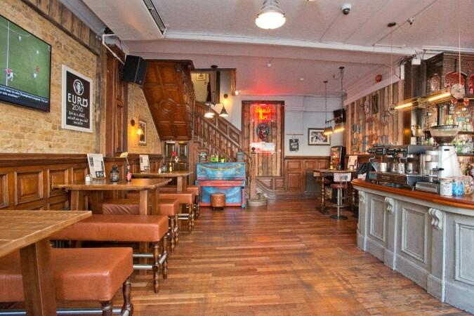 Best Sports Bars in Islington - Fox On The Green Islington London