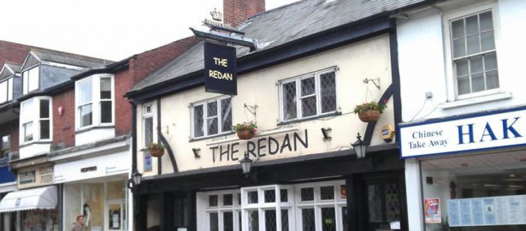 Best Sports Bars in Wokingham - The Redan