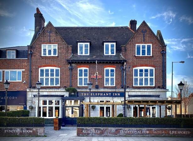 Best Sports Bars in London - Elephant Inn