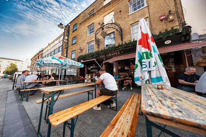 Best Sports Bars in Southampton - The Grapes