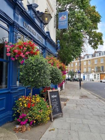 Best Sports Bars in LONDON - Edinboro Castle