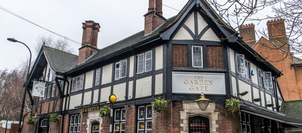 Best Sports Bars in LONDON - Garden Gate