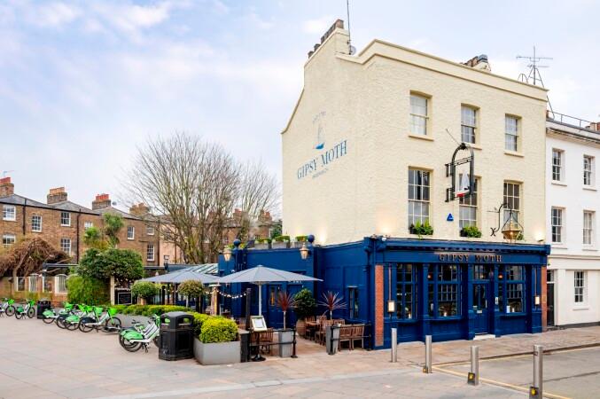 Best Sports Bars in LONDON - Gipsy Moth