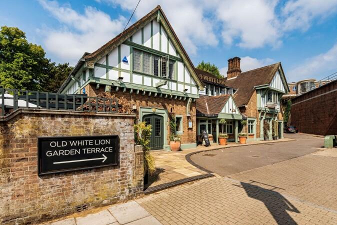 Best Sports Bars in LONDON - Old White Lion