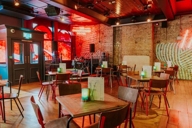 Best Sports Bars in SHEPHERDS BUSH - Sindercombe Social