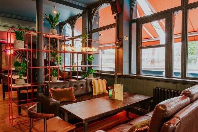 Best Sports Bars in SHEPHERDS BUSH - Sindercombe Social