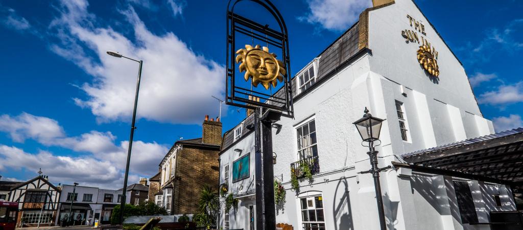 Best Sports Bars in LONDON - Sun Inn Barnes