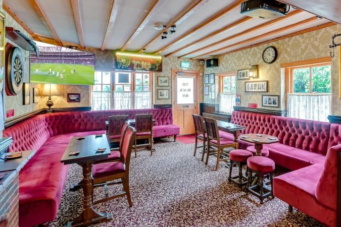 Best Sports Bars in St Albans - The Black Boy