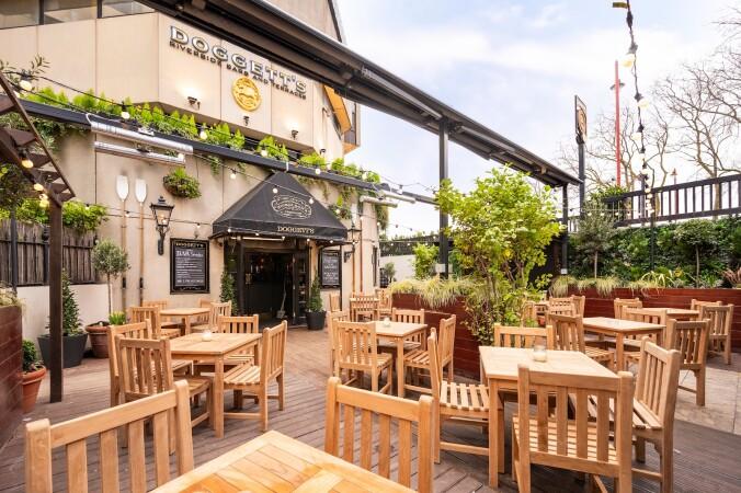 Best Sports Bars in LONDON - Doggetts Coat & Badge